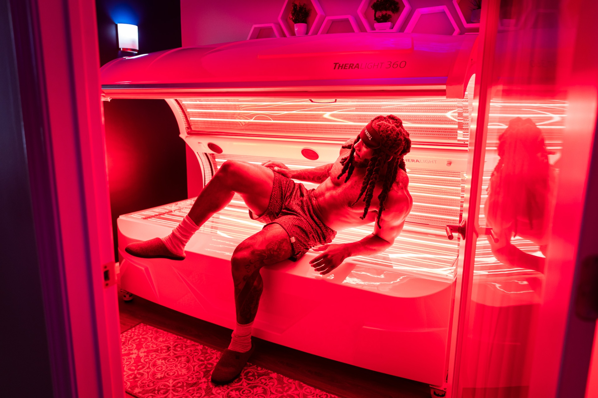 Inside an iCRYO Clemson red light therapy room